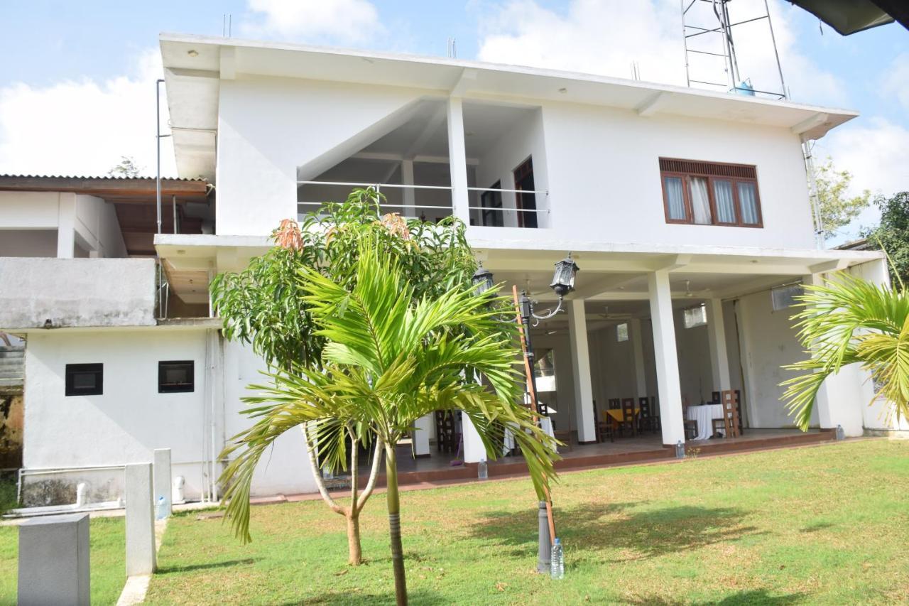 Mira Whales Resort Mirissa Exterior foto
